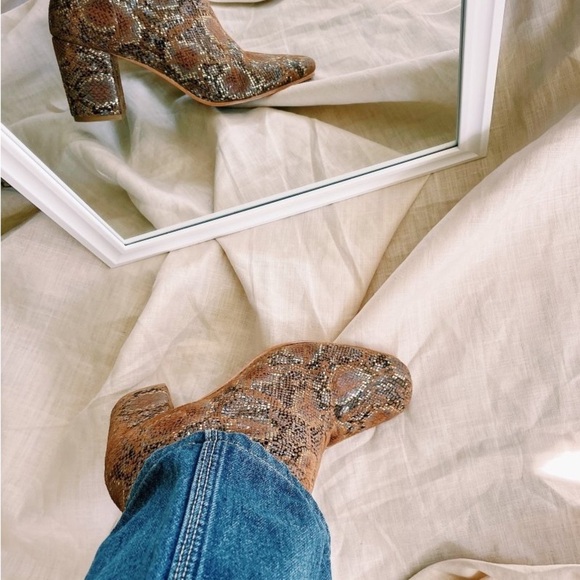 LLANI / modern boot block heel ankle bootie in sueded snake 38 - Picture 3 of 9